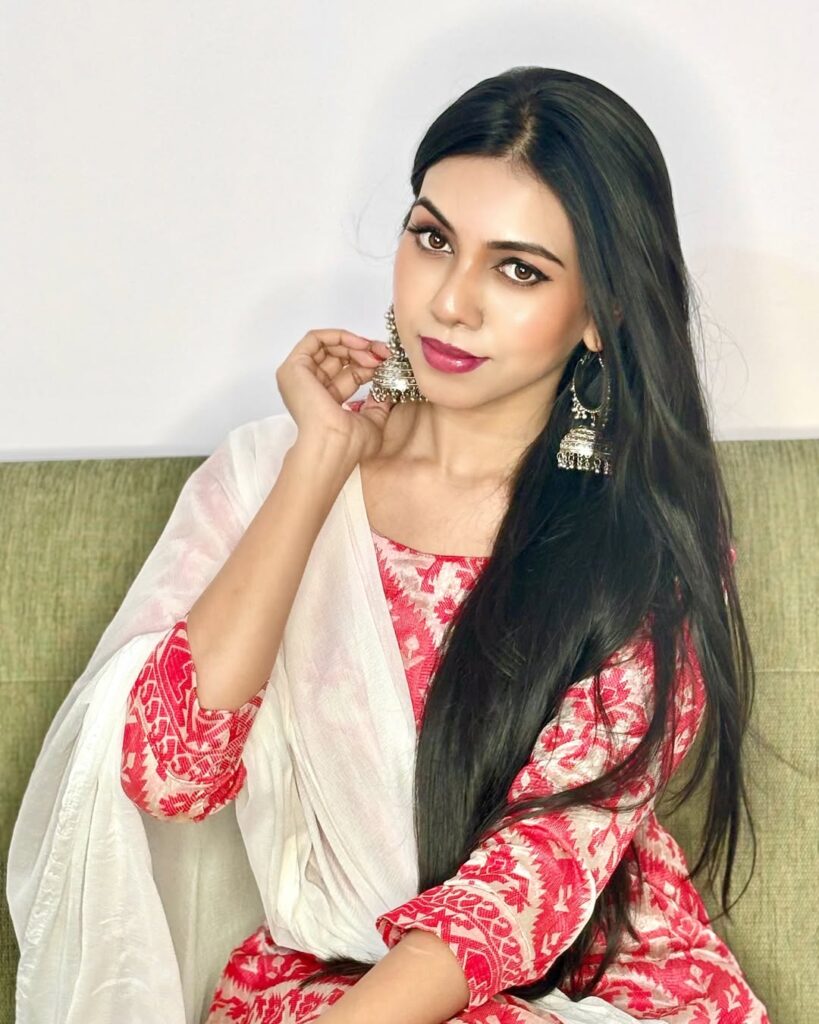 Simran Khan bio