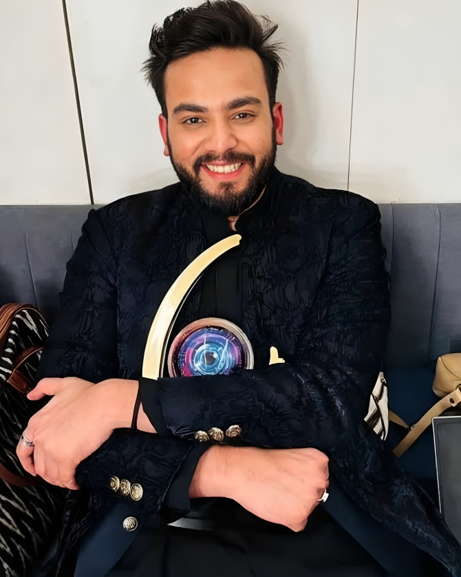 Elvish Yadav holding the Bigg Boss OTT Season 2 winner trophy.
