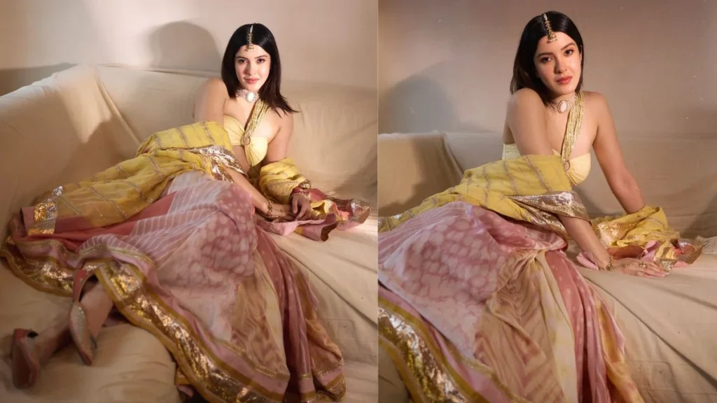 Close-up of Shanaya Kapoor wearing Fizzy Goblet City Palace Juttis at a wedding event.