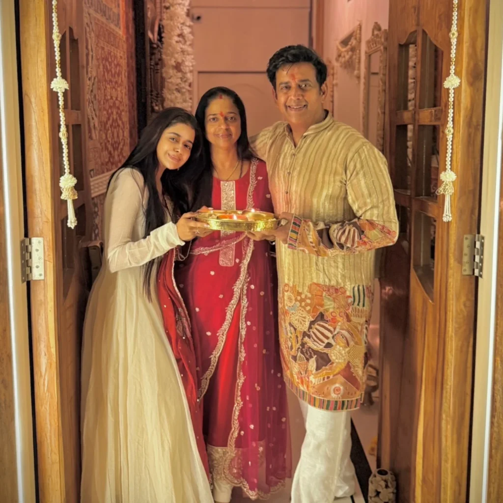 Ravi Kishan with wife Preeti Kishan, Daughter Riva Kishan