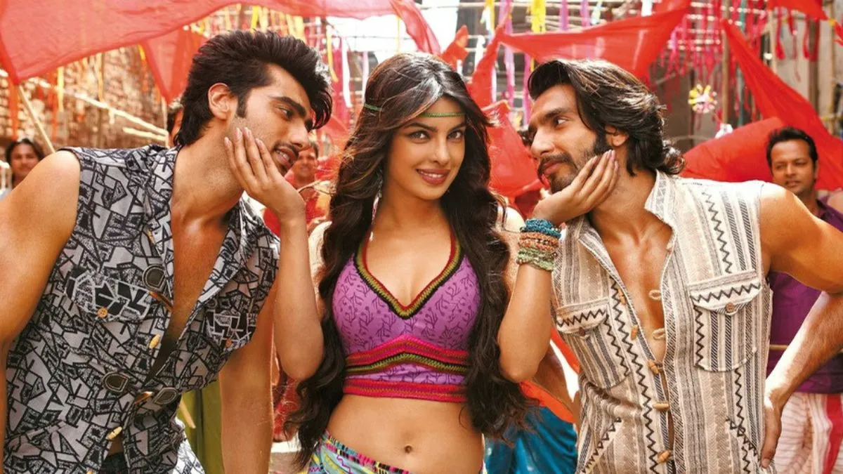 Ranveer Singh and Arjun Kapoor dancing to Tune Maari Entriyaan at Anshula Kapoor's wedding.